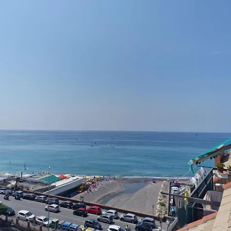 Attico Sturla Mare Apartment *