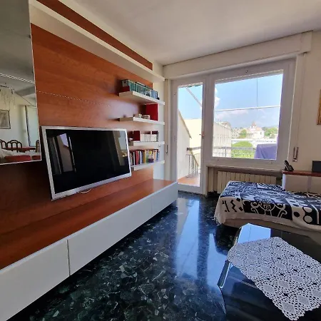 Attico Sturla Mare Apartment *